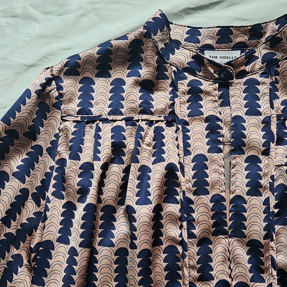 The Odells Navy and Beige Patterned Women's Top, Size M - Picture 3 of 10